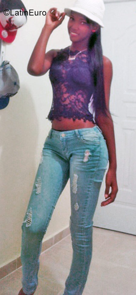 Date this sultry Dominican Republic girl Mauscrin from Puerto Plata DO31355