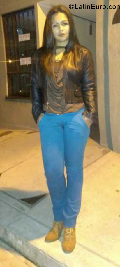 Date this foxy Colombia girl Alexandra from Bogota CO23325