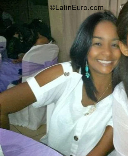 Date this cute Dominican Republic girl Hindra from Santo Domingo DO31400