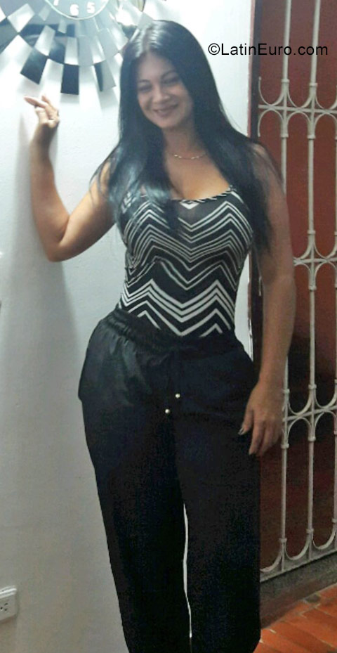Date this passionate Colombia girl Maria from Barranquilla CO23253