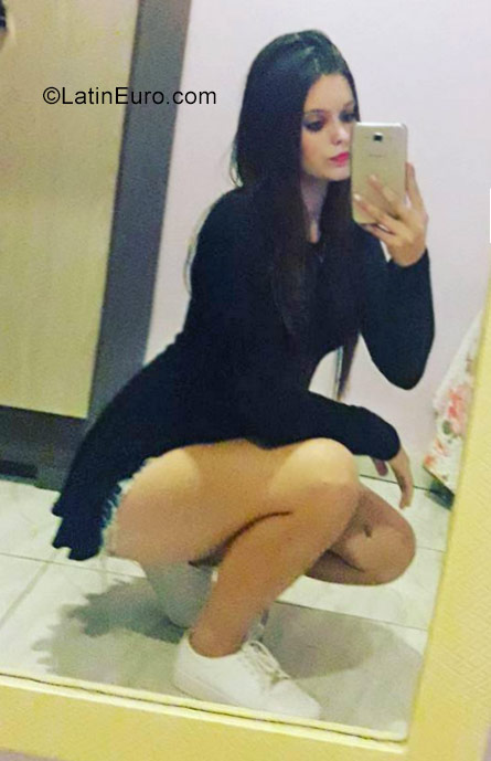 Date this pretty Brazil girl Lauana from Blumenau BR10428