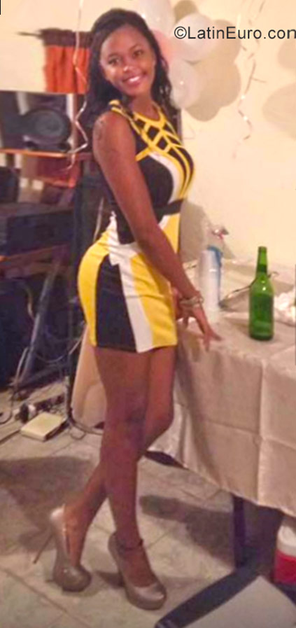 Date this good-looking Dominican Republic girl Yaindy from Santo Domingo DO31433