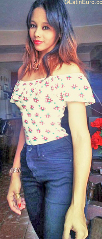 Date this sensual Cuba girl Gabriela from Bayamo CU660