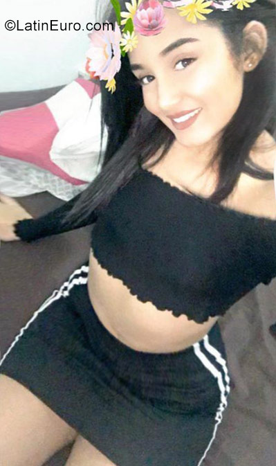 Date this athletic Dominican Republic girl Nicole from Santo Doming DO31466