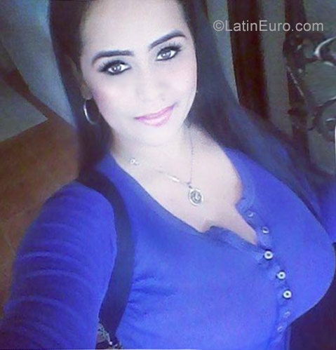 Date this fun Venezuela girl Andrea from Valencia VE1318