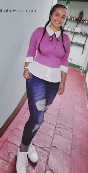 Date this athletic Colombia girl Reina from Pamplona CO23299