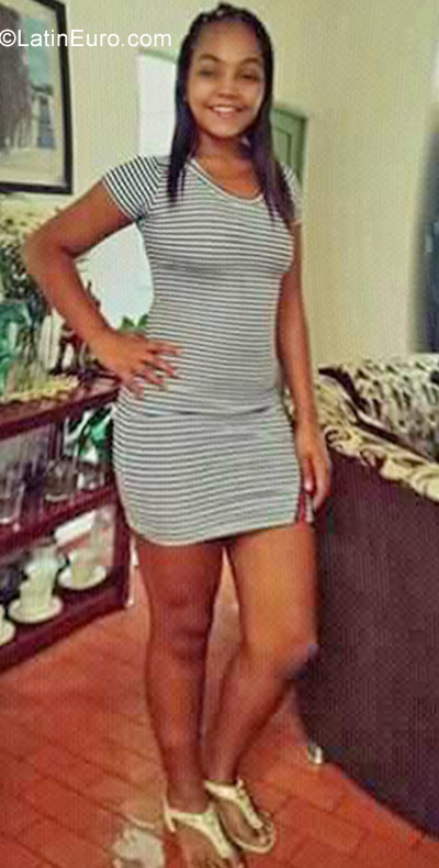 Date this delightful Colombia girl Laura from Cali CO23303