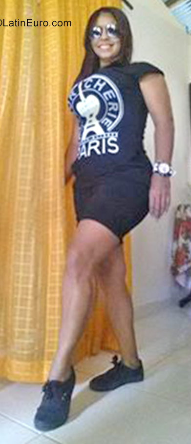 Date this athletic Dominican Republic girl Lourdes from Santiago DO31495