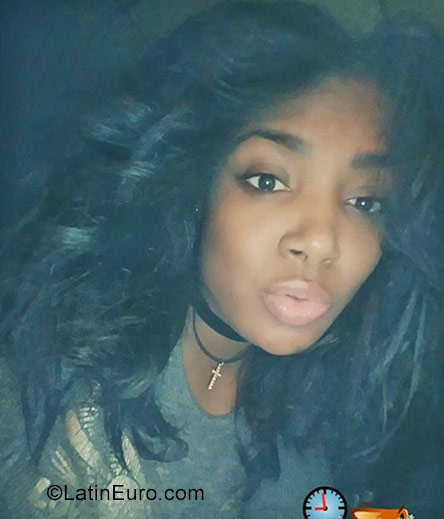 Date this lovely United States girl Paola from East Chicago DO31558