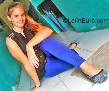 Date this beautiful Cuba girl Erika from Havana CU235