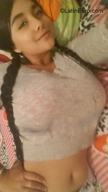 Date this stunning Colombia girl Nayeli from Armenia CO23343