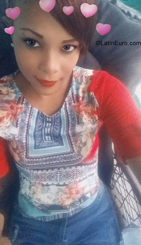 Date this foxy Dominican Republic girl Mary from Santo Domingo DO31601
