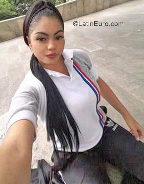 Date this good-looking Colombia girl Maria from Medellin CO23357