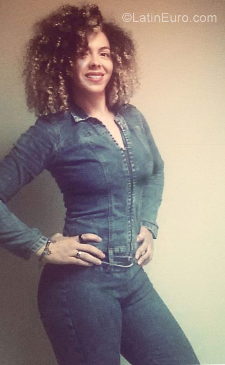 Date this beautiful Colombia girl Yaki from Medellin CO23382