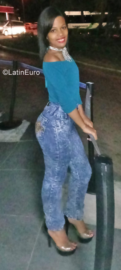 Date this good-looking Cuba girl Lindsey from Havana CU247