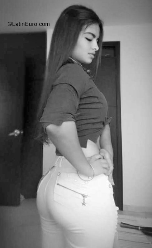 Date this hot Colombia girl Daniela from Pereira CO23415
