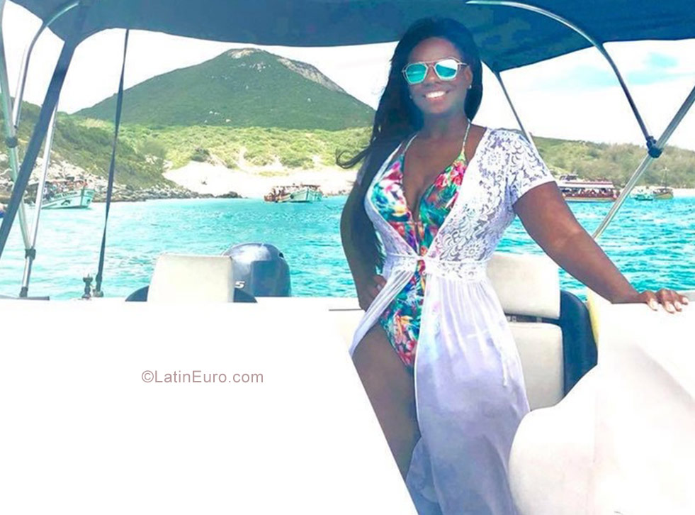 Date this beautiful Brazil girl Michele from Rio De Janeiro BR10461