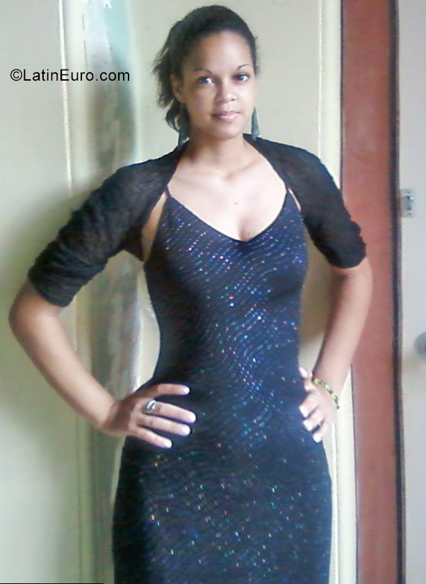 Date this stunning Cuba girl Lidia from Havana CU252