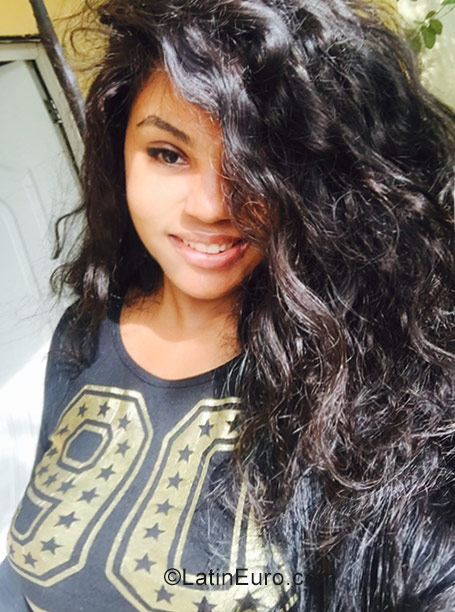 Date this georgeous Dominican Republic girl Yissell from Santo Domingo DO31712