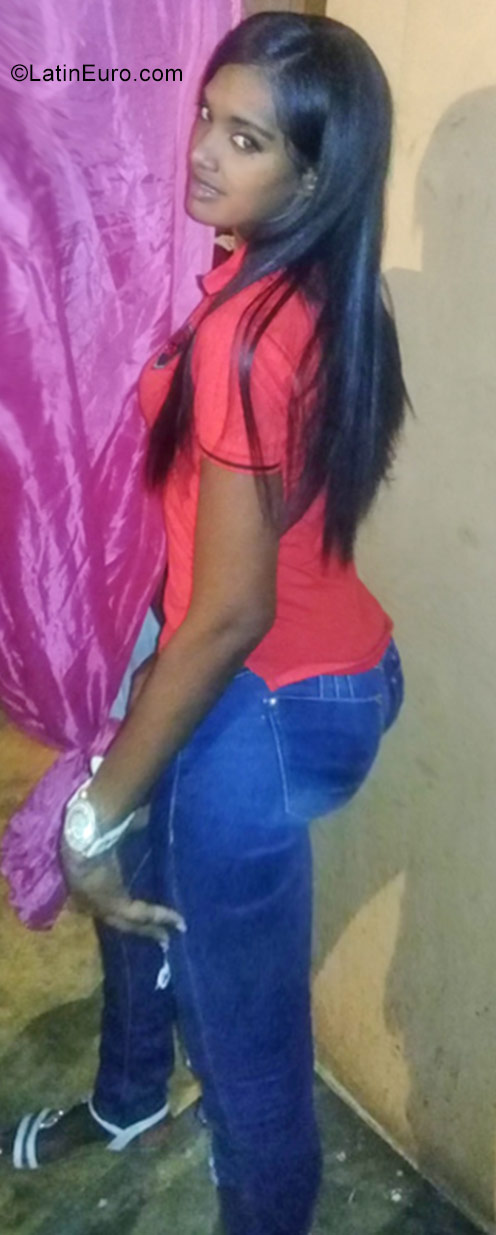 Date this stunning Dominican Republic girl Maria from Santo Domingo DO31737