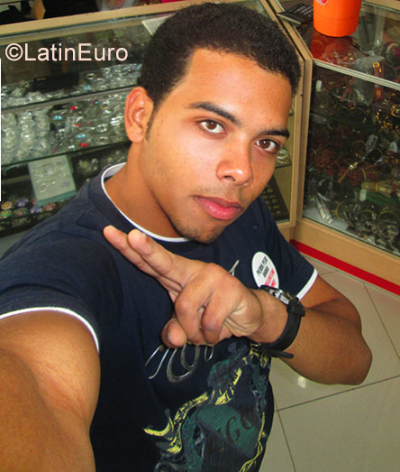 Date this attractive Dominican Republic man Sandi from Santo Domingo DO31772