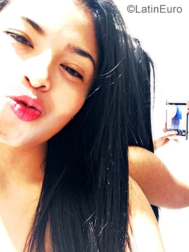 Date this happy Colombia girl Jula from Bogota CO23487