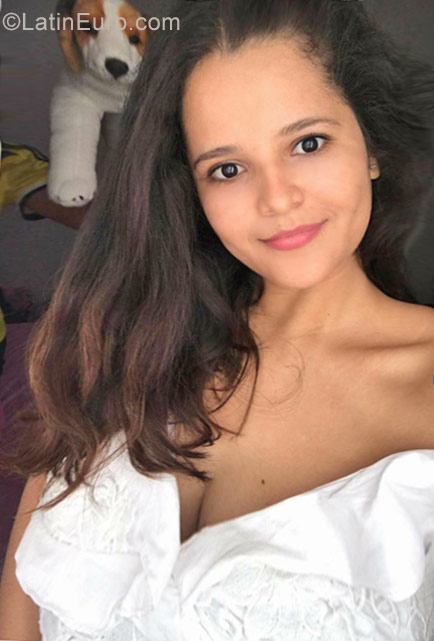 Date this nice looking Colombia girl Isabel from Cartagena CO23495