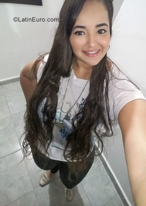 Date this attractive Colombia girl Isa from Monteria CO23505