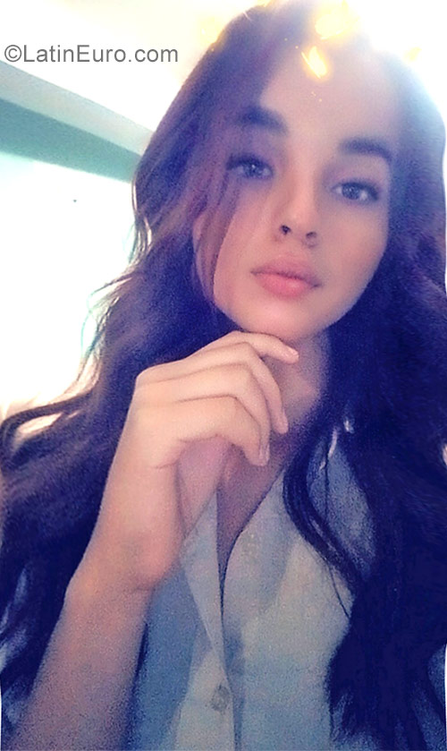 Date this delightful Colombia girl Eugenia from Valencia CO23517