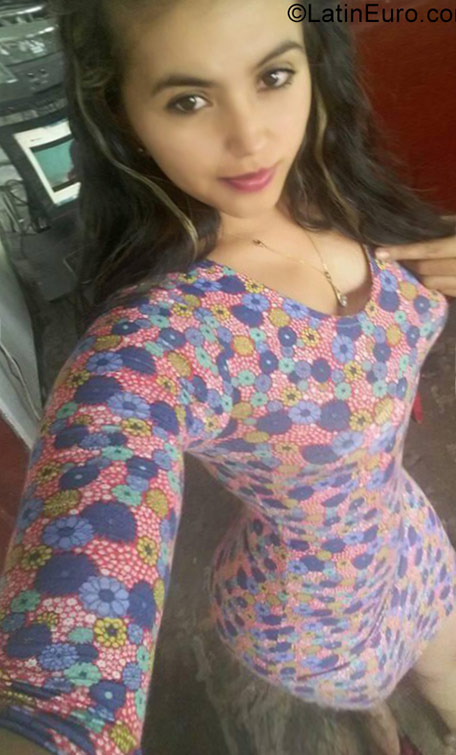 Date this fun Colombia girl Yurany from Bogota CO23522