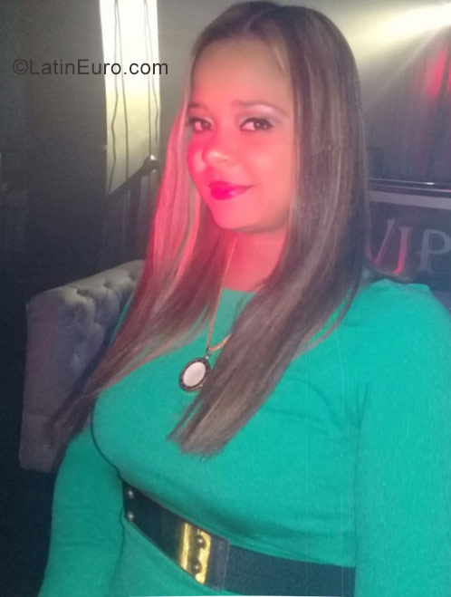 Date this pretty Dominican Republic girl Paola from Santo Domingo DO31854