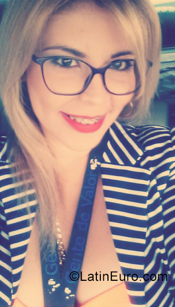 Date this good-looking Venezuela girl Mariana from Caracas VE1426