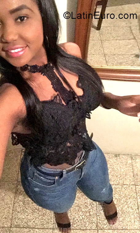 Date this georgeous Dominican Republic girl Manuela from Santo Domingo DO31897
