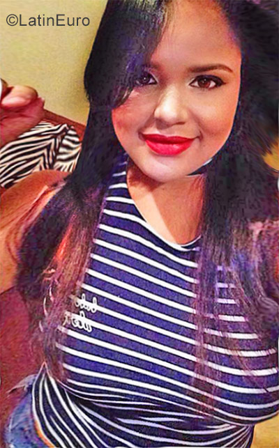 Date this hot Dominican Republic girl Maria from Moco DO31998