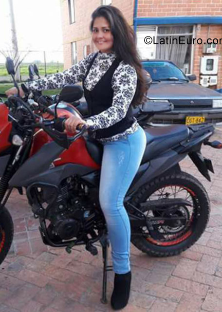 Date this voluptuous Colombia girl Girlayne from Villavicencio CO23655
