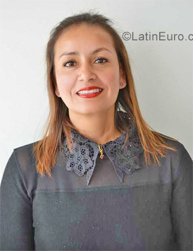 Date this tall Colombia girl Made from Bogota CO23674