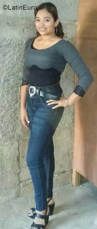 Date this charming Nicaragua girl Gizel from Managua NI207