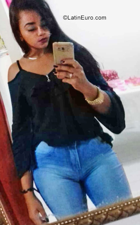 Date this charming Brazil girl Ana Paula from Feira Nova BR10524