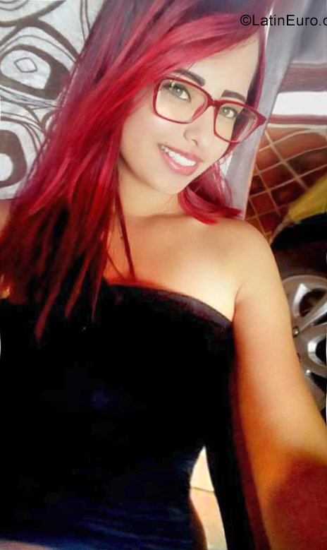 Date this happy Colombia girl Angie from Bucaramanga CO23776