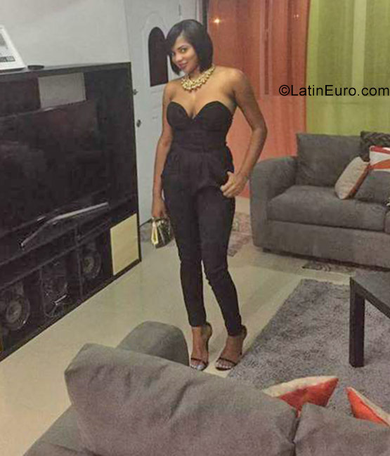Date this charming Dominican Republic girl Bionie from Samana DO32239