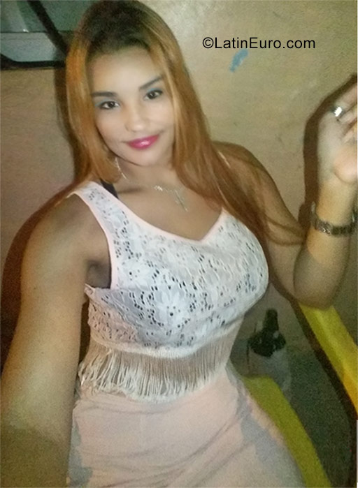 Date this athletic Dominican Republic girl Yoselin from Santo Domingo DO32255
