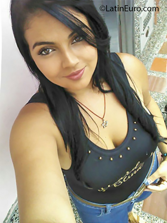 Date this sultry Colombia girl Ana from Manizales CO23832