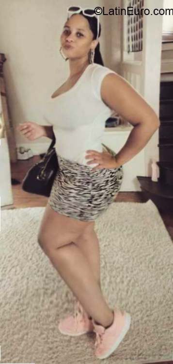 Date this exotic United States girl Nina from Omaha US19293