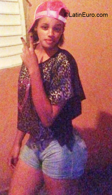 Date this sensual Dominican Republic girl Pamela from Santo Domingo DO32335