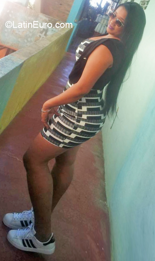 Date this athletic Dominican Republic girl Massiel from Santo Domingo DO32439