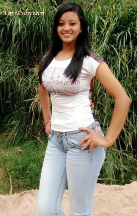 Date this passionate United States girl Ghaliana from Boston US19340