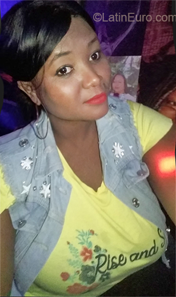 Date this nice looking Colombia girl Sandra from Leticia CO23921