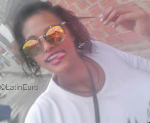 Date this attractive Venezuela girl Paola from Caracas VE1641