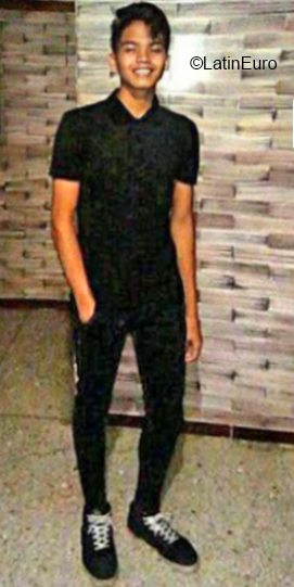Date this nice looking Venezuela man Johan from Maracay VE1645