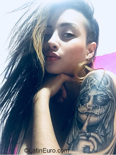 Date this hot Colombia girl Melany from Cali CO23930